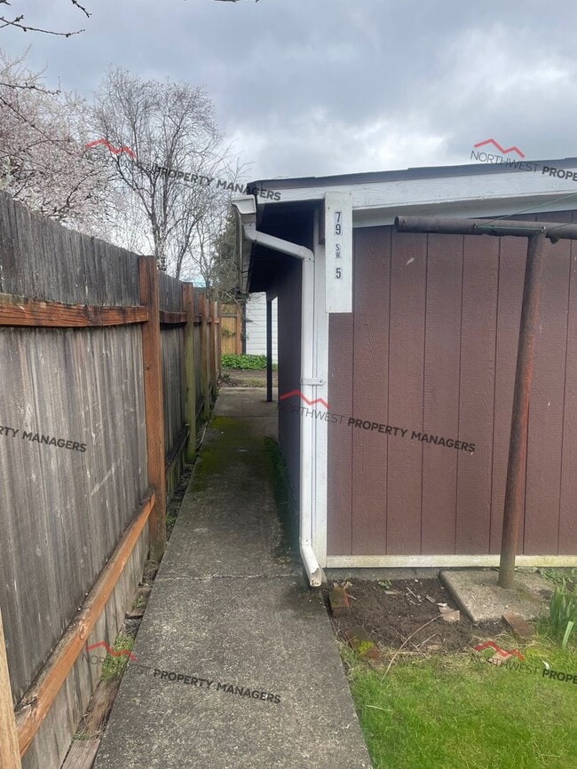 Building Photo - r259