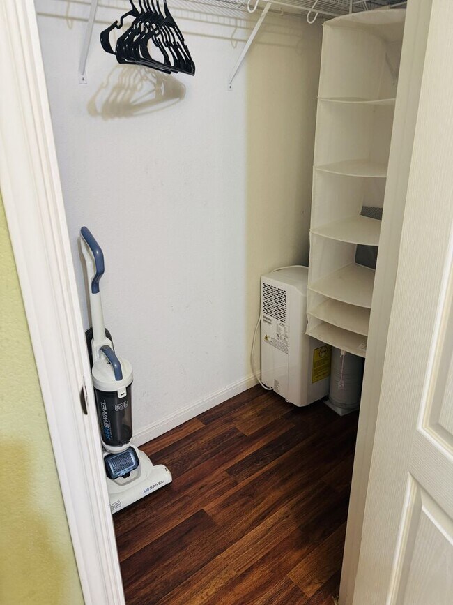 Building Photo - 429 Shadow Point