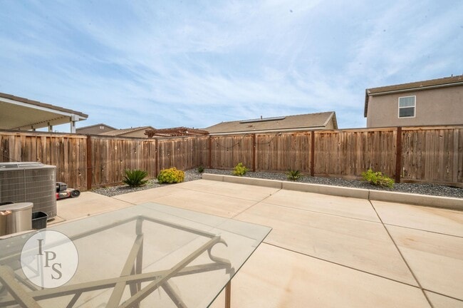 Building Photo - Sanger 2-Story Home, SOLAR!!!  4BR/2.5BA, ...