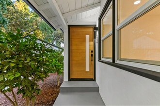 Building Photo - 5370 Moddison Ave