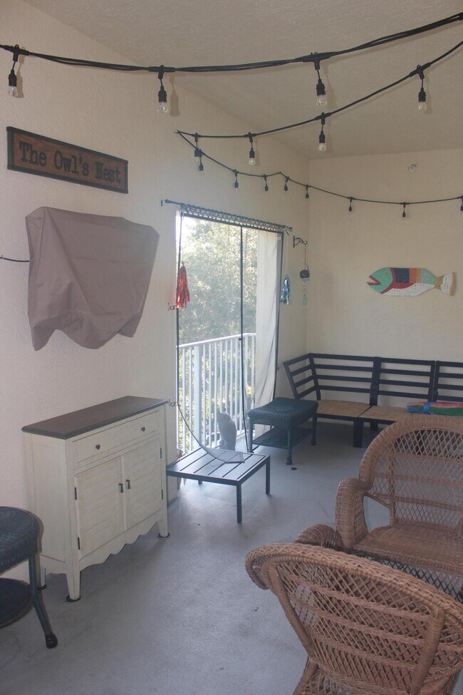 Building Photo - 1150 Town Center Dr