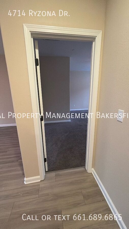 Building Photo - 4714 Ryzona Dr