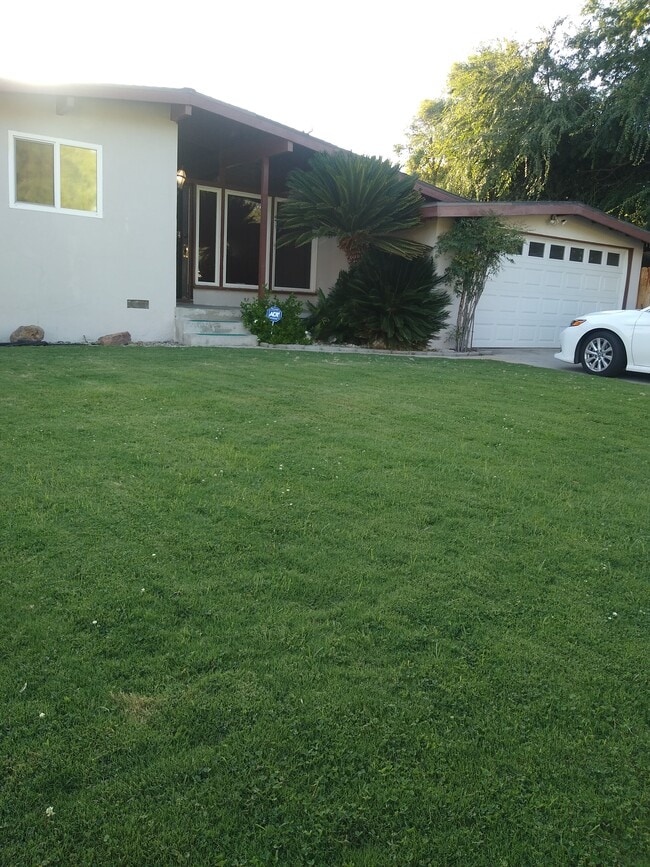 Building Photo - 3105 Bristol Ave