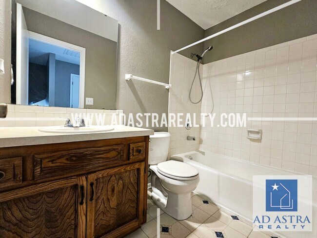Building Photo - Nice 3 bed 1.5 bath townhouse in Olathe-Coming SOON!!