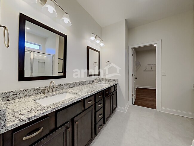 Building Photo - 5760 Arbor Green Cir