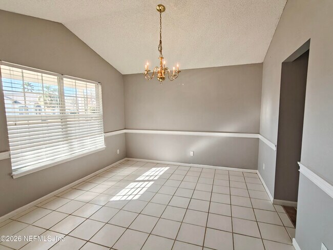 Building Photo - 1563 Lakeway Dr