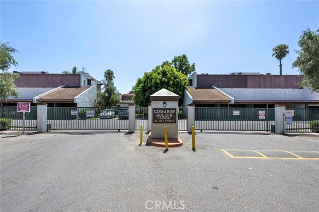 Building Photo - 986 S Citron St