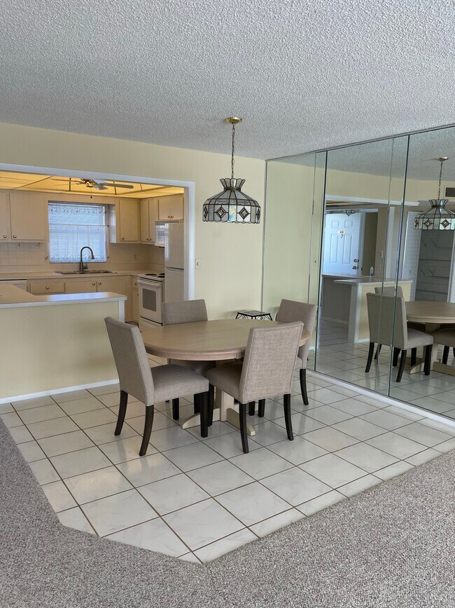 Building Photo - 4750 Cove Cir