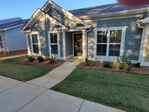 Building Photo - 3064 Stanhope Dr