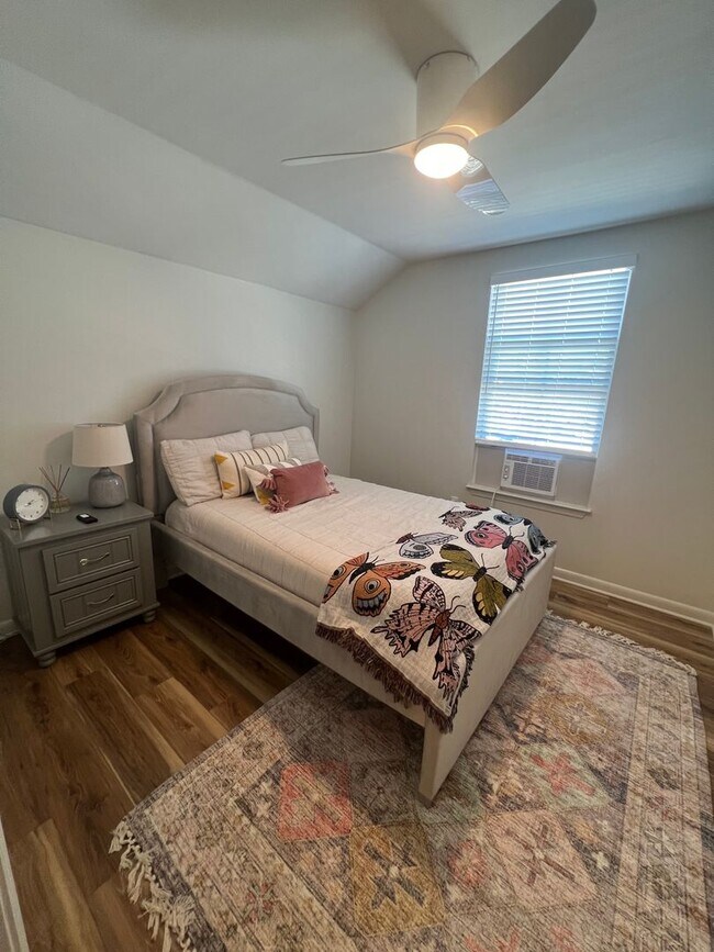 Building Photo - 4 Bedroom with Office Space Near Tulane/Loyola Text (510)-631-1171 for more info!