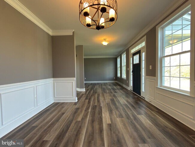 Building Photo - 8 Ramsdell Ct