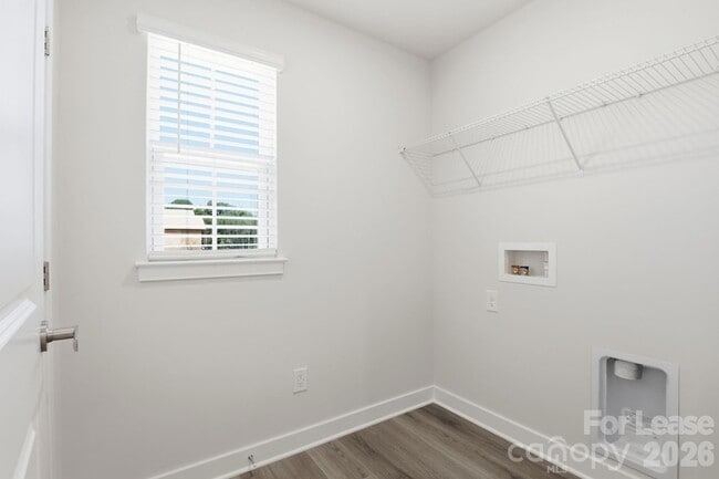 Building Photo - 862 Heathway Dr