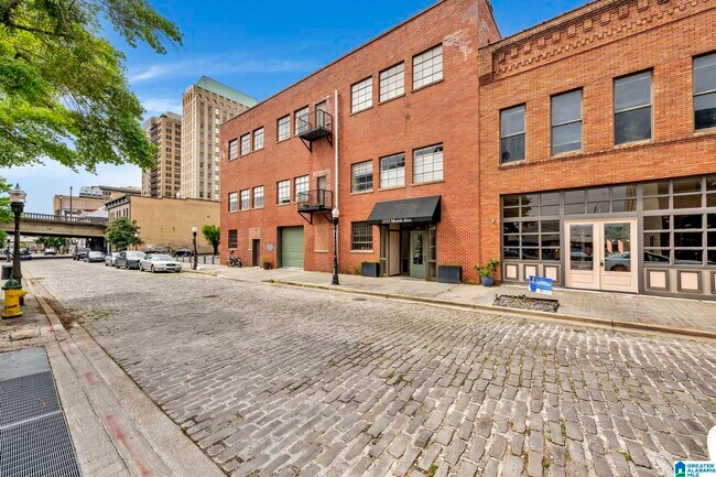 Building Photo - 2112 Morris Ave