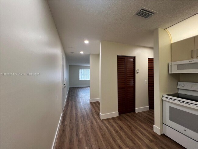 Building Photo - 21121 SW 85th Ave