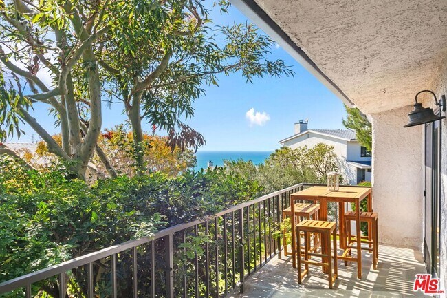 Building Photo - 6801 Seawatch Ln