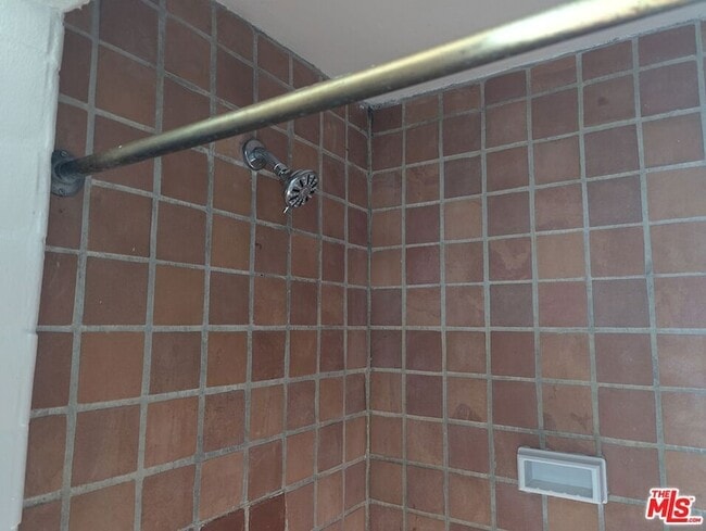 Building Photo - 634 S Gramercy Pl