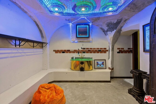 Building Photo - 28305 Via Acero
