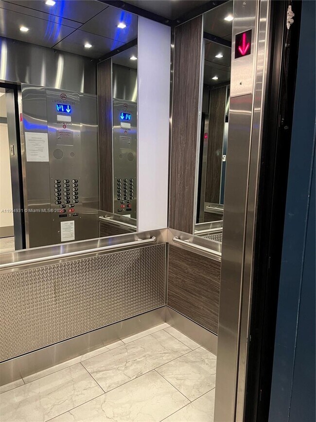 Building Photo - 2751 S Ocean Dr