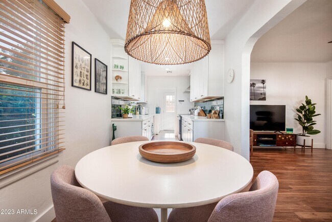 Building Photo - 1301 W Glenrosa Ave