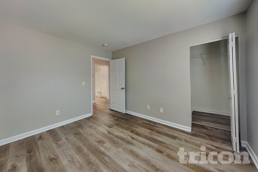 Building Photo - 2536 Bayview Dr