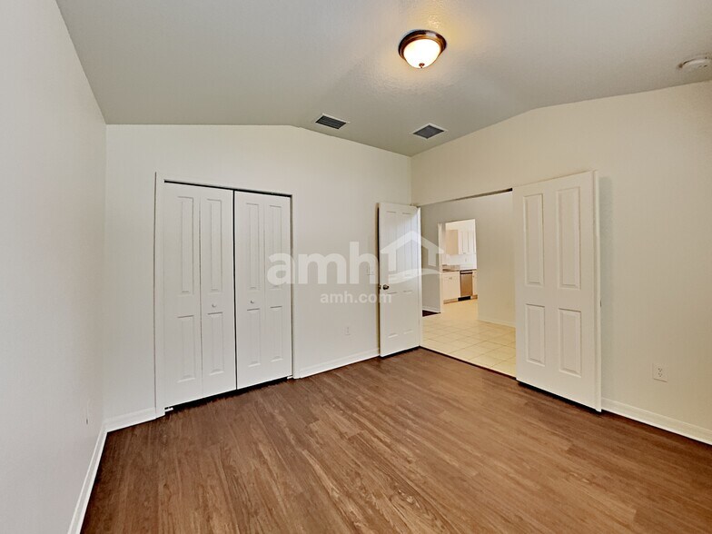 Building Photo - 6424 Bridgecrest Dr