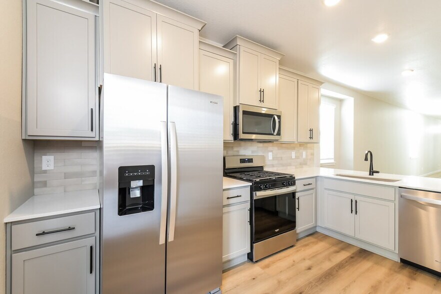 Building Photo - 9404 Yampa St