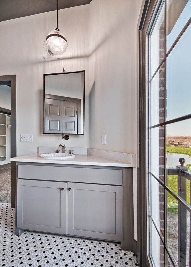 Building Photo - Chicago Row Townhouse