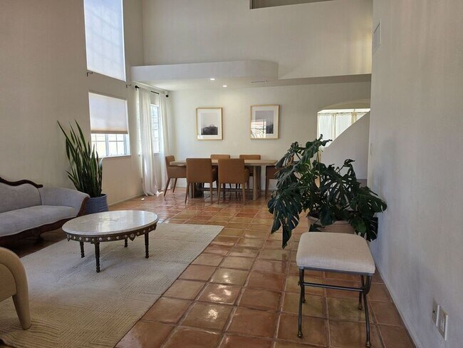 Building Photo - 398 N Brook Glen Ln
