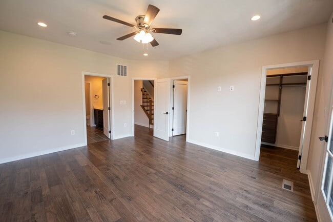 Building Photo - Luxury Reston Rental