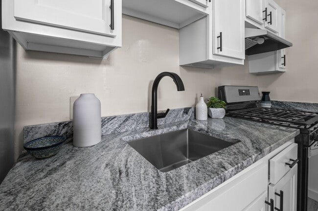 Building Photo - FULLY UPDATED 2 BR, 1 BA Single Family Home in Edgewood - SHARP!