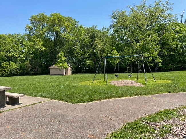 Building Photo - 3240 Brookview Way