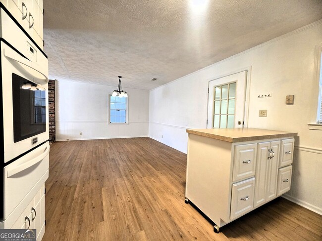 Building Photo - 2015 Gibralter Way