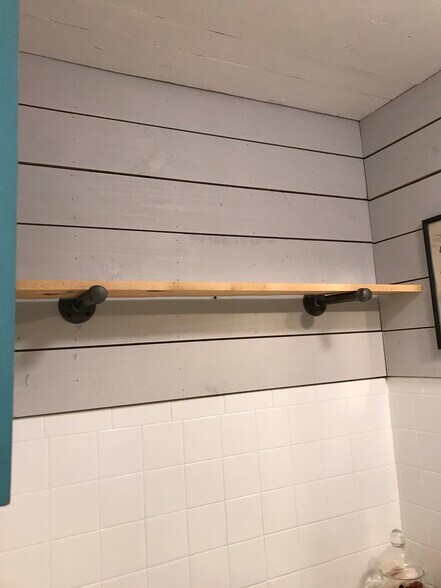 Building Photo - 77 W Main St