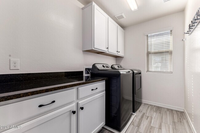 Building Photo - 1712 S 82nd Pl