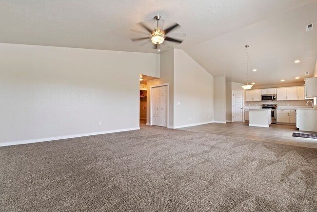 Building Photo - Available Now! 4b/2b Meridian Home