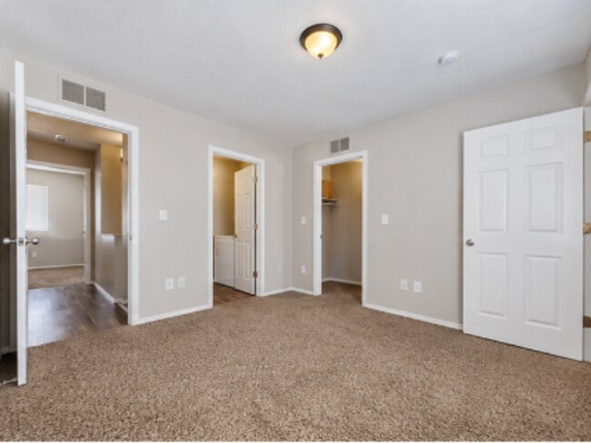 Building Photo - 803 S Logan Ave