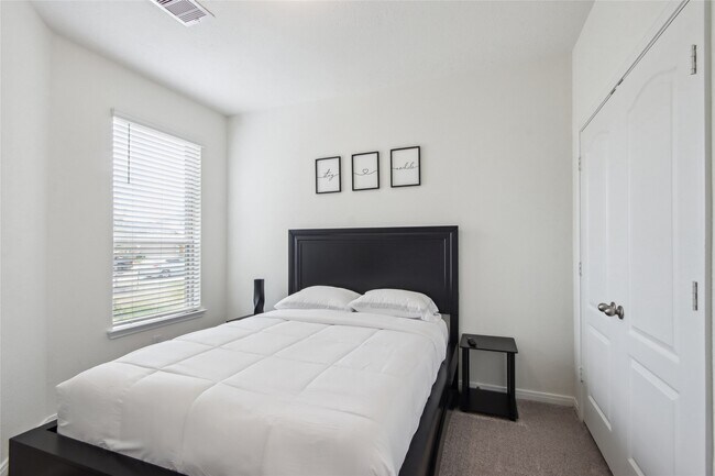 Building Photo - 2877 Grand Anse Dr