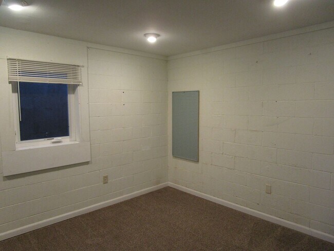 Building Photo - *PRICE IMPROVEMENT* Spacious 2 Story, 2 Bedroom, 2 Bath Home on Corner Lot in Ochoco West Subdivi...