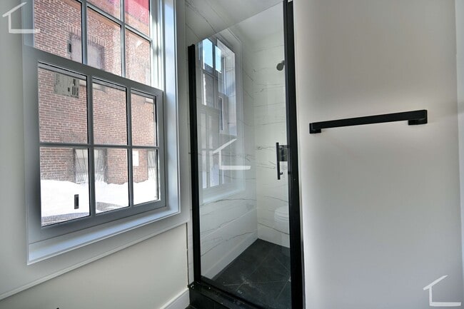 Building Photo - 16 Winchester St