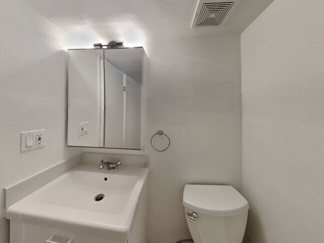 Building Photo - Gaskill Gem 4/2 with Studio ADU Included