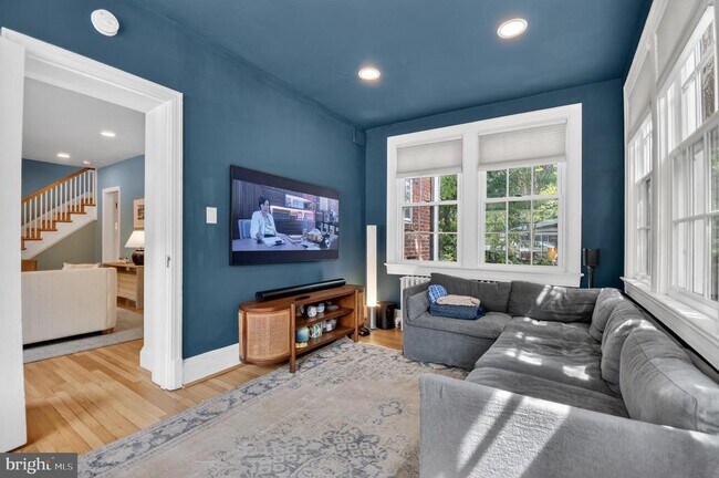 Building Photo - 3005 McKinley St NW