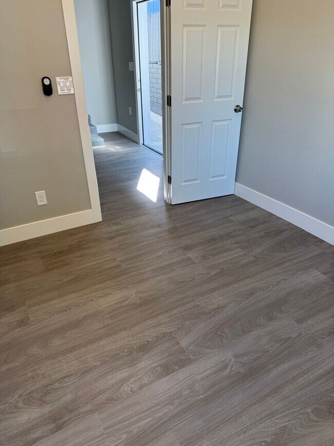 Building Photo - 54TH STREET 2985-2987 #1 FRONT UNITS