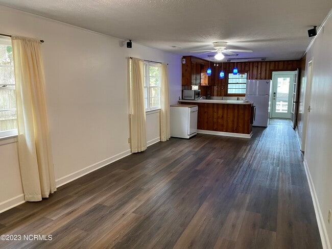 Building Photo - 314 Friendly Ln
