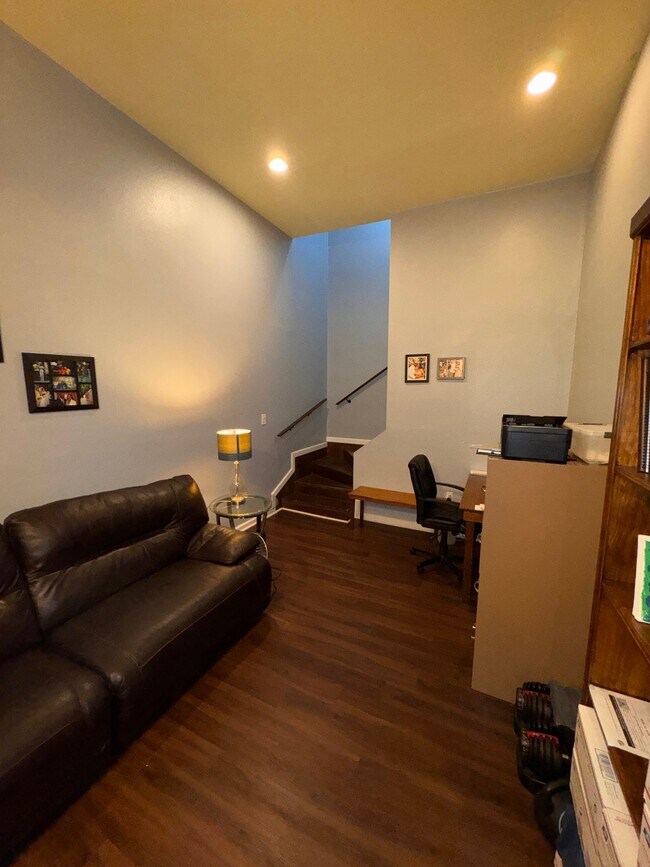 Building Photo - 2613 Dryades St