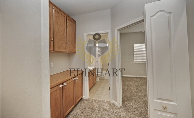 Building Photo - 774 Applegate Ave