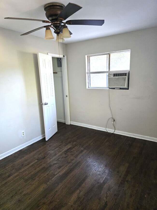 Building Photo - Sells Avenue