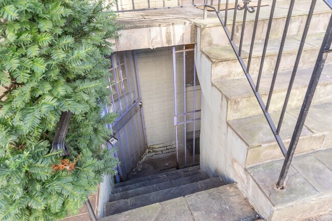 Building Photo - 2122 18th St NW