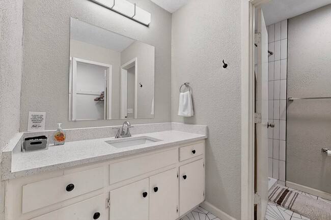 Building Photo - 5501 Purple Sage Dr