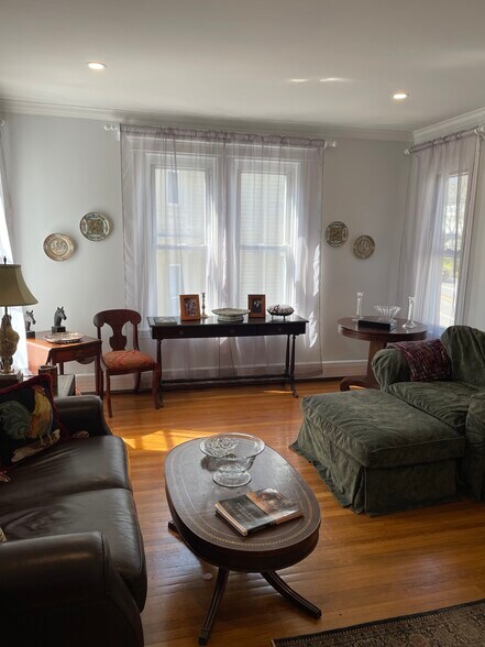 Building Photo - 54 Allerton St