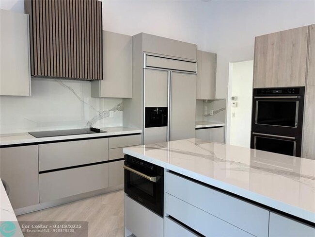 Building Photo - 2550 Jardin Terrace